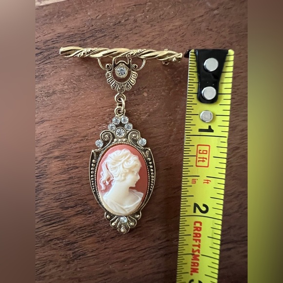 Vintage Cameo Brooch with Rhinestone Accents - Gold Tone - Picture 3 of 3